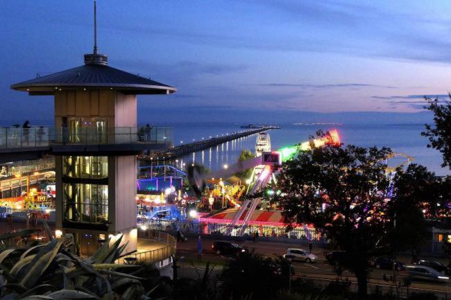 Seafront Suites - Close To Beach, Train Station & Southend Airport Southend-on-Sea Esterno foto