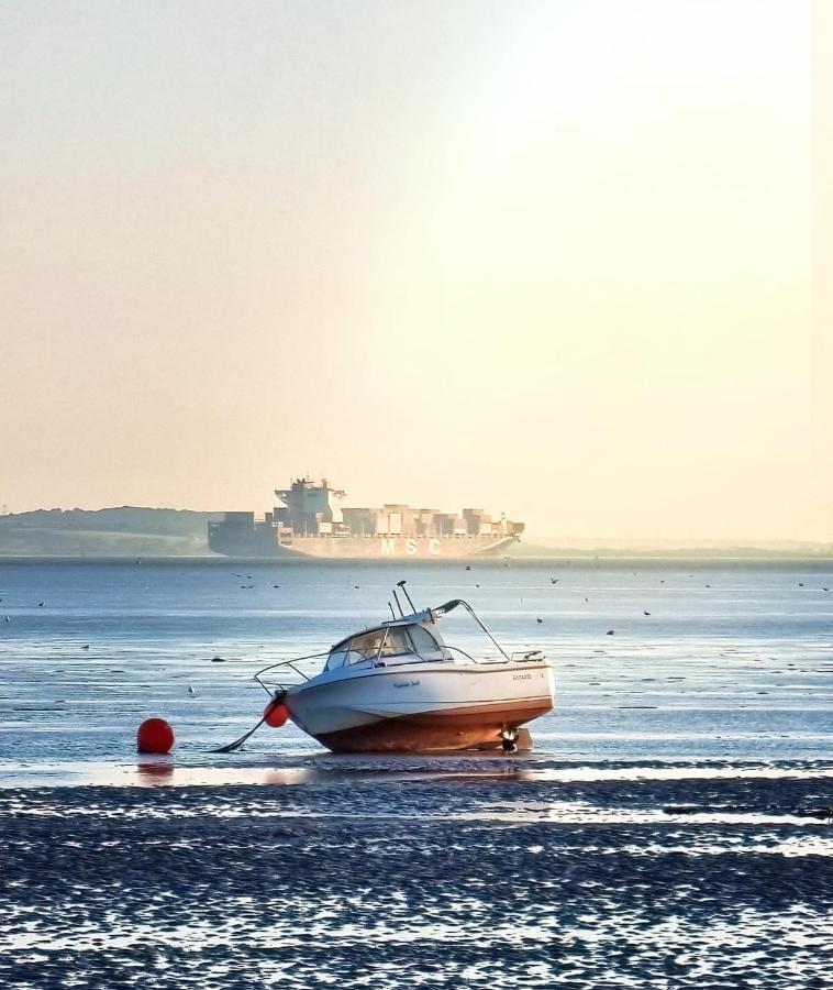 Seafront Suites - Close To Beach, Train Station & Southend Airport Southend-on-Sea Esterno foto